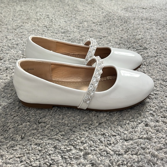 Dream Pairs | Dress Shoes with Beaded Strap for Little Girls - Picture 5 of 11